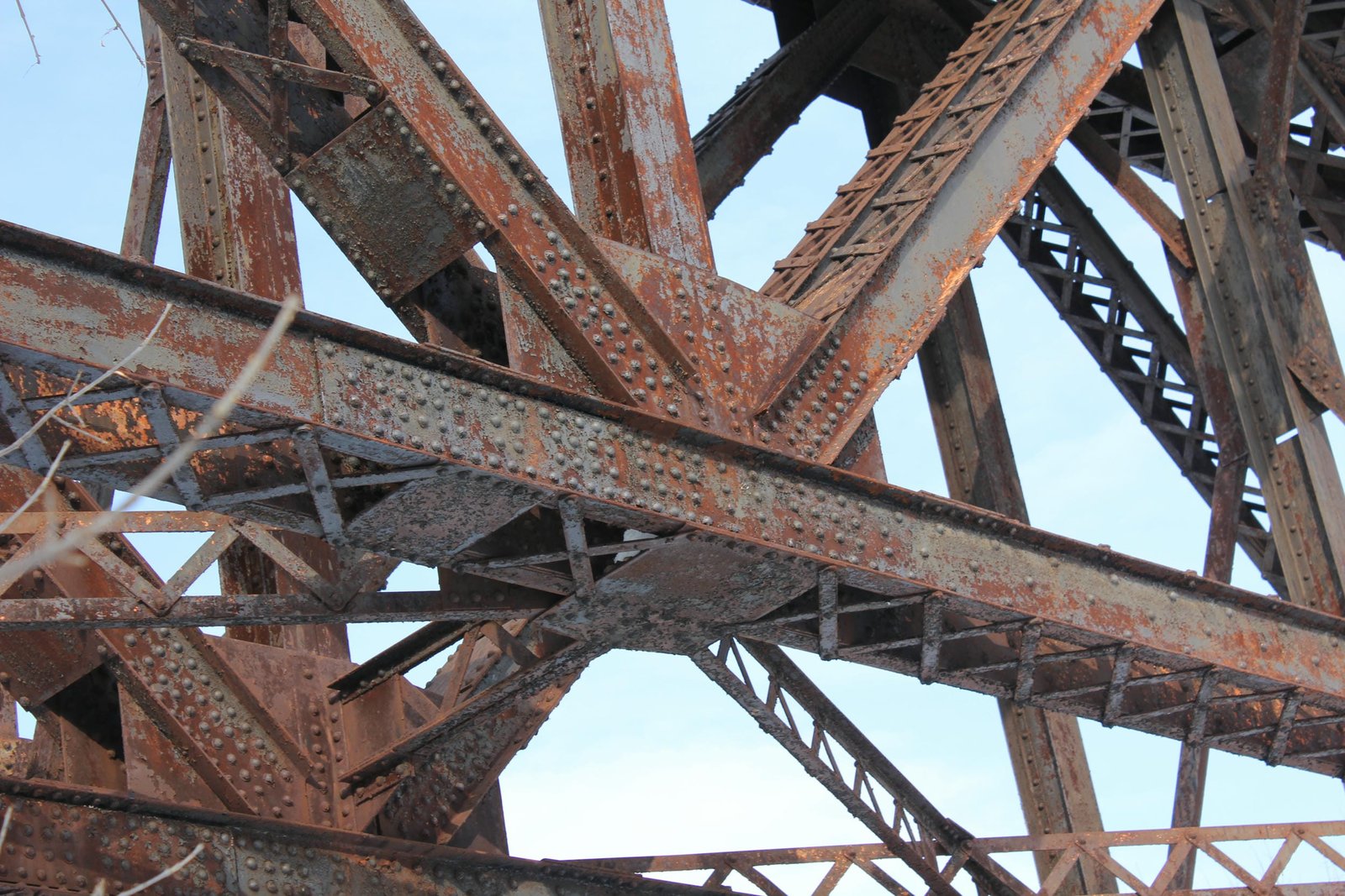 Lower connection